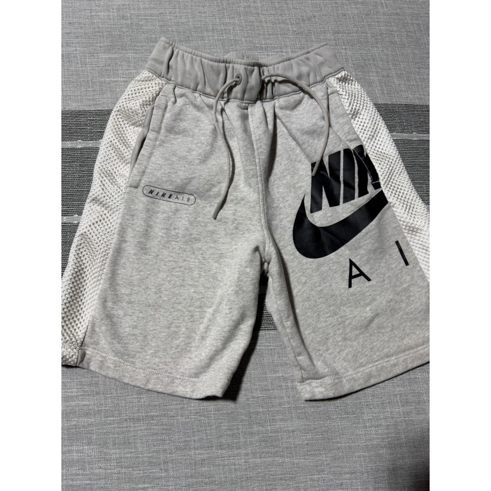 Nike Air Boys Grey Mesh Panel Knit Athletic Shorts Large L Graphic‎ Logo Pocket